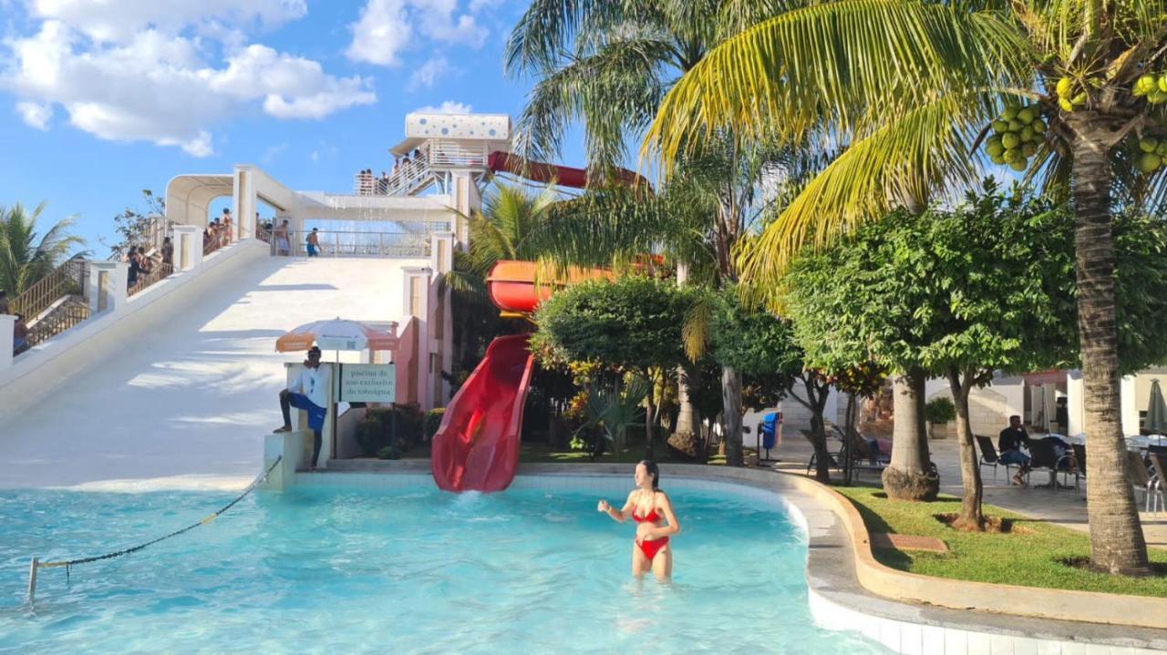 Thermas Lacqua Diroma Com Piscina De Ondas Gratis 24Horas Caldas Novas Exterior photo